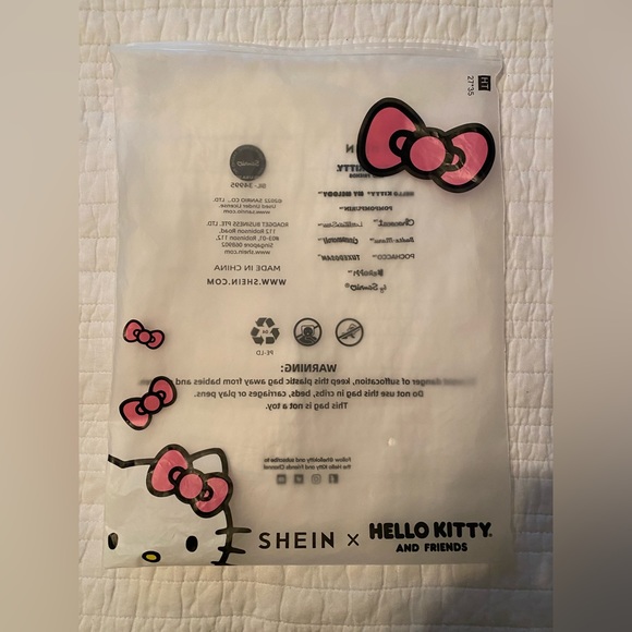 NEW WITH TAGS HELLO KITTY DRESS SANRIO/SHEIN ADULTS - Picture 8 of 9